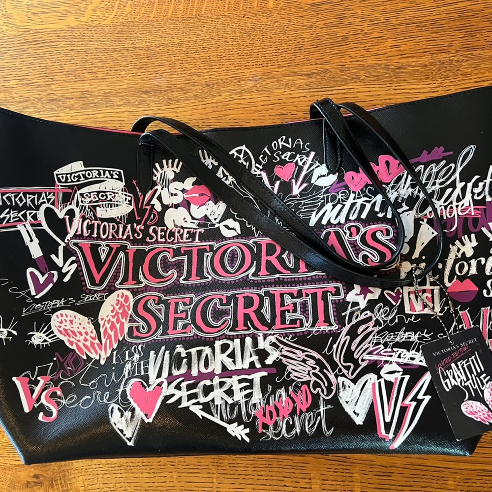 Vs Backpack Black Graffiti travel tote BACKPACK graffiti 2018 fashion show RARE - Picture 5 of 16